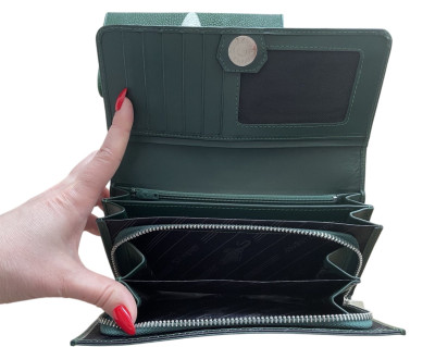 Гаманець портмоне жіночий зі шкіри ската  Ekzotic Leather зелений з білою см ...