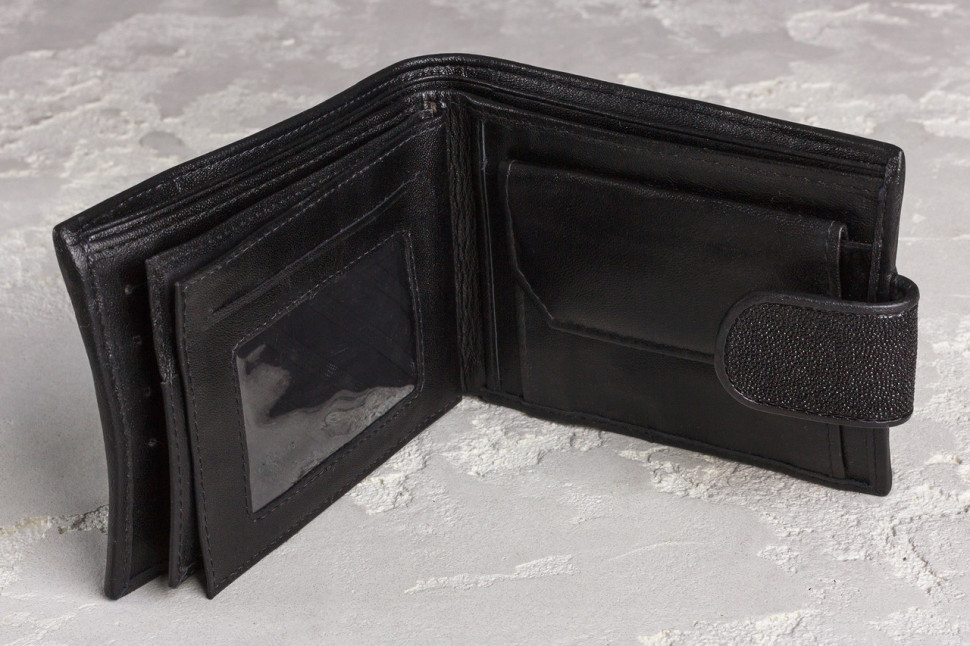 Кошелек из кожи морского ската с хлястиком  Ekzotic Leather Черный (stw22)