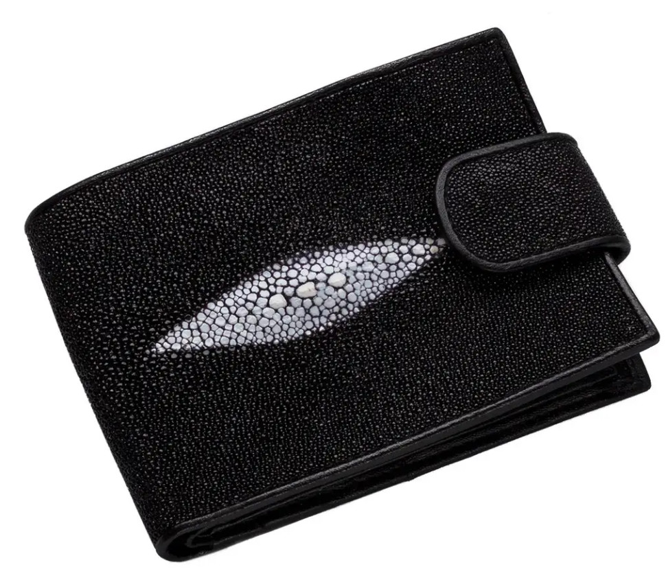 Кошелек из кожи морского ската с хлястиком  Ekzotic Leather Черный (stw22)
