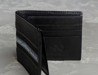 Кошелек из кожи ската с белым ремешком  Ekzotic Leather Черный (stw10_1)