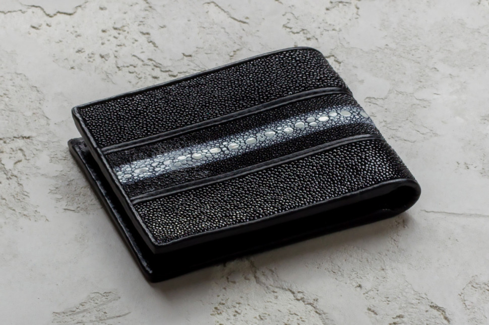 Кошелек из кожи ската с белым ремешком  Ekzotic Leather Черный (stw10_1)