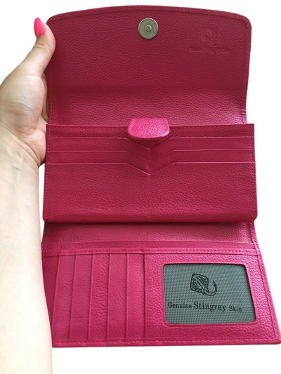 Гаманець портмоне зі шкіри ската жіночий рожевий в троянди Ekzotic Leather ( ...