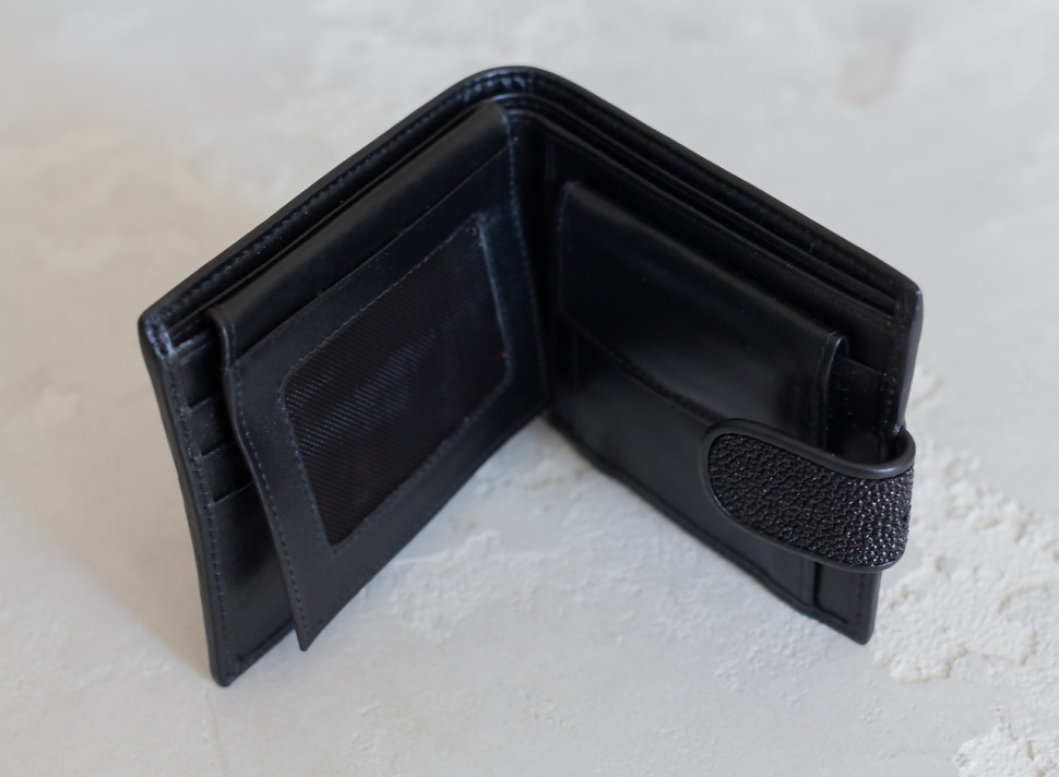 Кошелек из кожи морского ската с хлястиком Ekzotic Leather Черный (stw35)