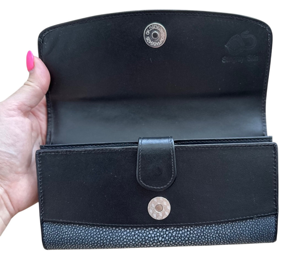 Гаманець жіночий із натуральної шліфованої шкіри ската чорний Ekzotic leather (stw4)
